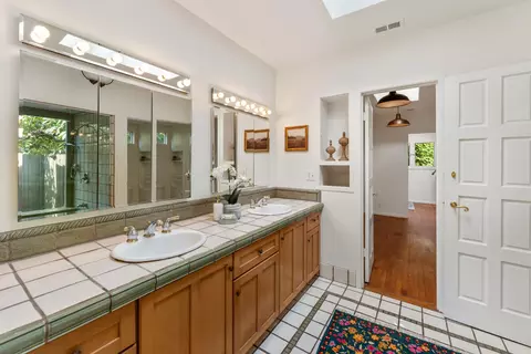 Bath - 99 La Vuelta Rd, Montecito, CA 93108 photo 1 of 3