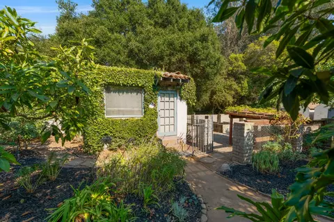 Exterior - 99 La Vuelta Rd, Montecito, CA 93108 photo 7 of 10