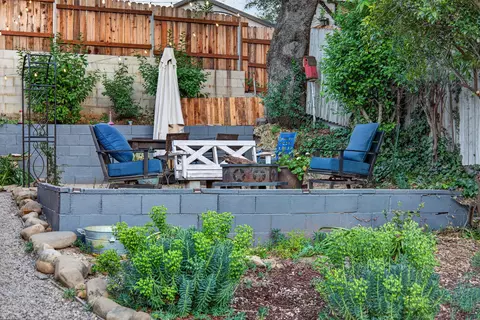 Exterior - 228 High St, Oak View, CA 93022 photo 11 of 17
