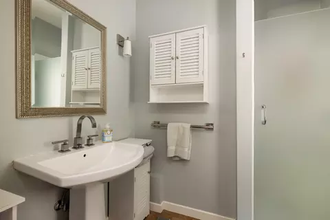 Bath - 564 Crocker Sperry Dr, Montecito, CA 93108 photo 6 of 7