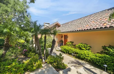 Exterior - 564 Crocker Sperry Dr, Montecito, CA 93108 photo 2 of 10
