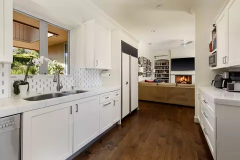 Kitchen - 564 Crocker Sperry Dr, Montecito, CA 93108 photo 2 of 2