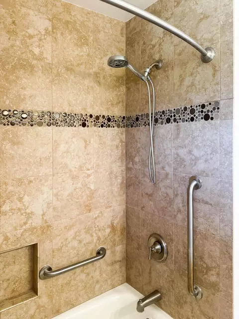 Bath - 4801 Nipomo Dr, Carpinteria, CA 93013 photo 3 of 3