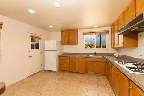 Kitchen - 4801 Nipomo Dr, Carpinteria, CA 93013 photo 2 of 3