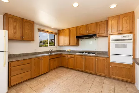 Kitchen - 4801 Nipomo Dr, Carpinteria, CA 93013 photo 3 of 3