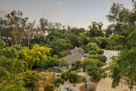 813 Country Club Dr, Ojai, CA 93023