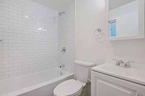 Bath - 4928 8th St, Carpinteria, CA 93013 photo 3 of 3