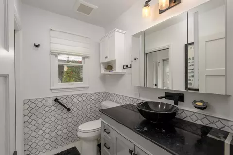 Bath - 2154 E Valley Rd, Montecito, CA 93108 photo 2 of 2