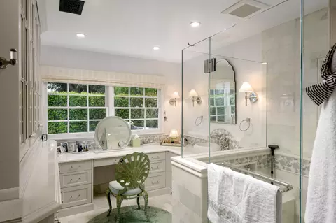 Bath - 2154 E Valley Rd, Montecito, CA 93108 photo 1 of 2
