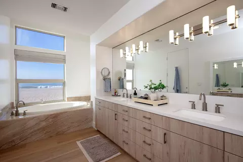 Bath - 815 Mandalay Beach Rd, Oxnard, CA 93035 photo 2 of 5