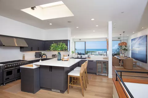 Kitchen - 815 Mandalay Beach Rd, Oxnard, CA 93035 photo 2 of 3