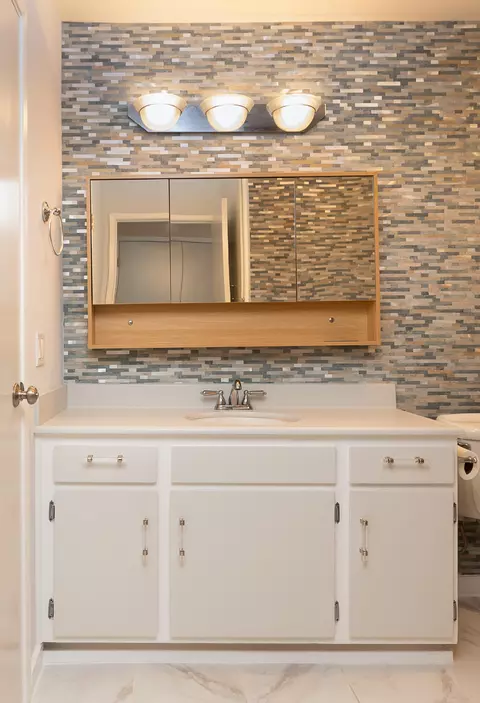 Bath - 4407 Catlin Cir UNIT B, Carpinteria, CA 93013 photo 2 of 3
