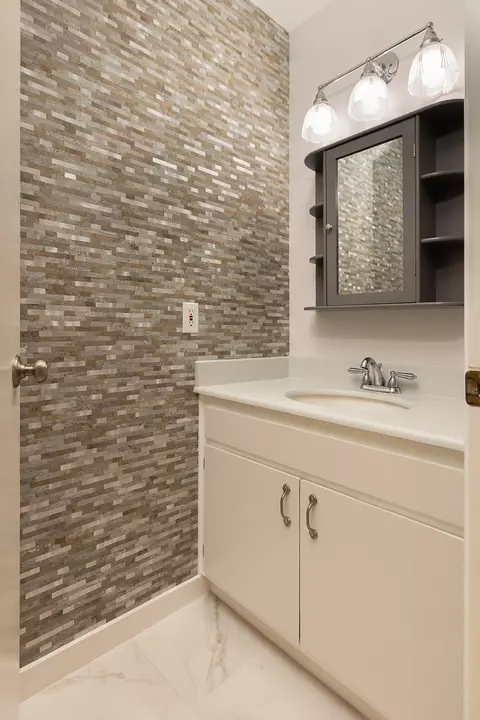Bath - 4407 Catlin Cir UNIT B, Carpinteria, CA 93013 photo 1 of 3