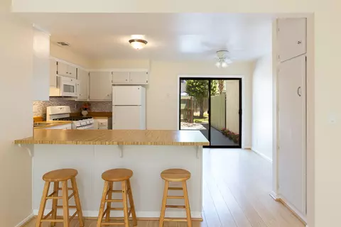 Kitchen - 4407 Catlin Cir UNIT B, Carpinteria, CA 93013 photo 1 of 2