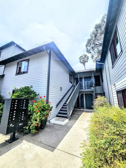 521 W Montecito St #10, Santa Barbara, CA 93101