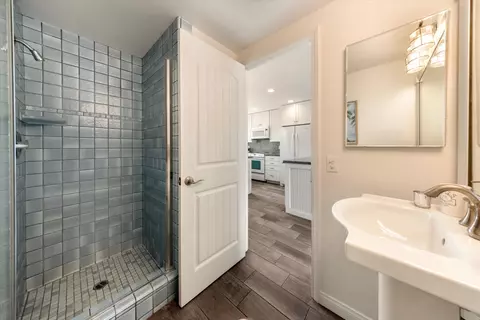 Bath - 4700 Sandyland Rd UNIT 54, Carpinteria, CA 93013 photo 1 of 2