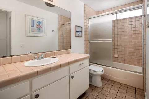 Bath - 4700 Sandyland Rd UNIT 54, Carpinteria, CA 93013 photo 2 of 2