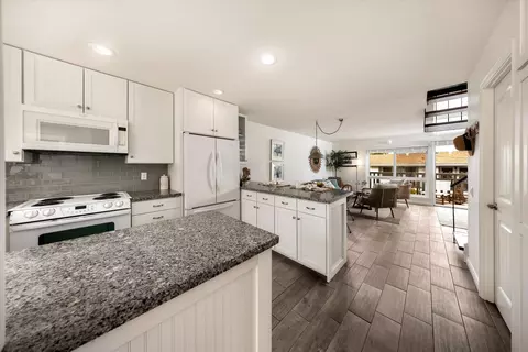 Kitchen - 4700 Sandyland Rd UNIT 54, Carpinteria, CA 93013 photo 1 of 3
