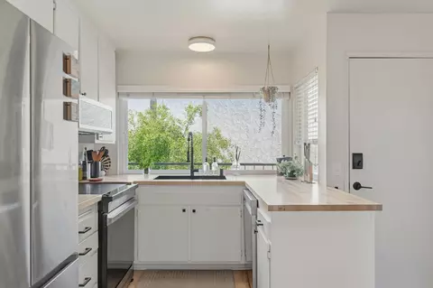 Kitchen - 5455 8th St UNIT 46, Carpinteria, CA 93013 photo 3 of 3