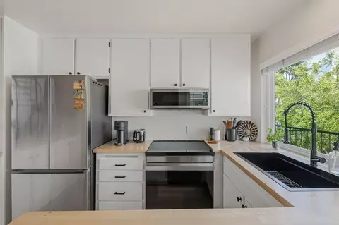 Kitchen - 5455 8th St UNIT 46, Carpinteria, CA 93013 photo 2 of 3