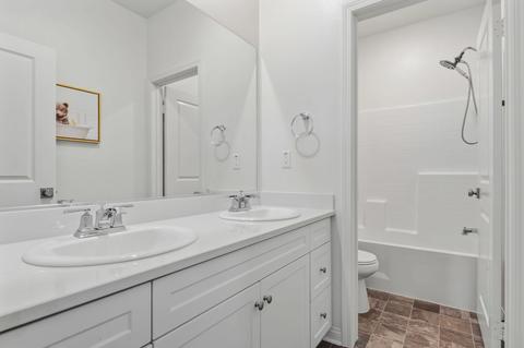 Bath - 2072 Harvest Loop, Santa Paula, CA 93060 photo 1 of 3
