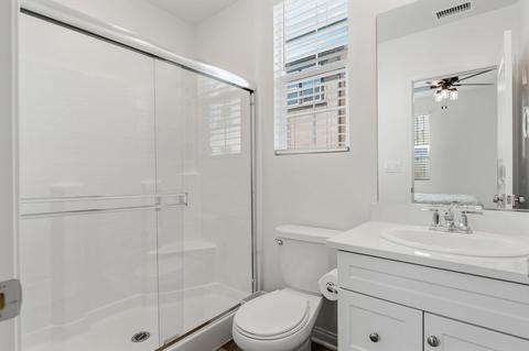 Bath - 2072 Harvest Loop, Santa Paula, CA 93060 photo 2 of 3