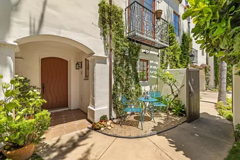 218 Santa Barbara St #B, Santa Barbara, CA 93101