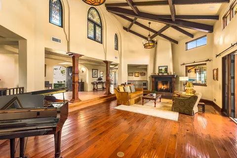 Living - 561 Saddle Ln, Ojai, CA 93023 photo 4 of 6