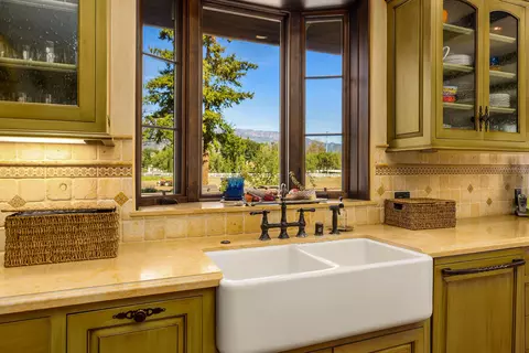 Kitchen - 561 Saddle Ln, Ojai, CA 93023 photo 5 of 6