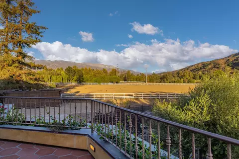 Exterior - 561 Saddle Ln, Ojai, CA 93023 photo 4 of 8