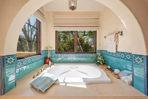 Bath - 561 Saddle Ln, Ojai, CA 93023 photo 4 of 4