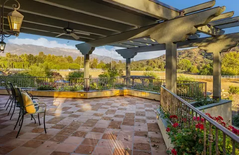 Exterior - 561 Saddle Ln, Ojai, CA 93023 photo 3 of 8
