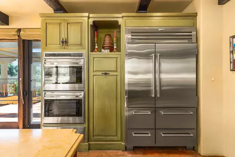 Kitchen - 561 Saddle Ln, Ojai, CA 93023 photo 6 of 6