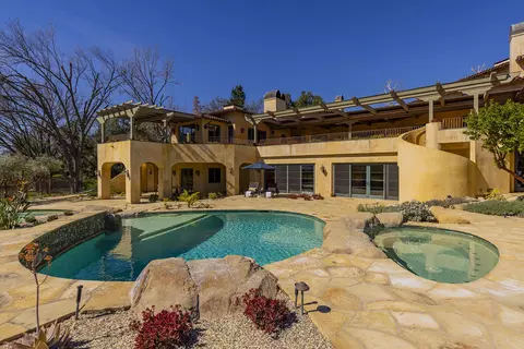 Exterior - 561 Saddle Ln, Ojai, CA 93023 photo 6 of 8