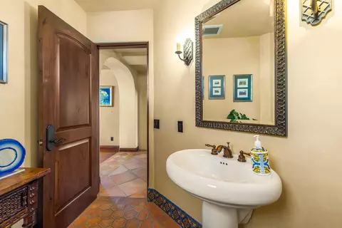 Bath - 561 Saddle Ln, Ojai, CA 93023 photo 1 of 4