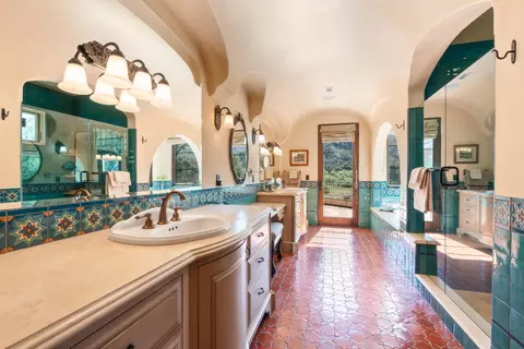 Bath - 561 Saddle Ln, Ojai, CA 93023 photo 3 of 4