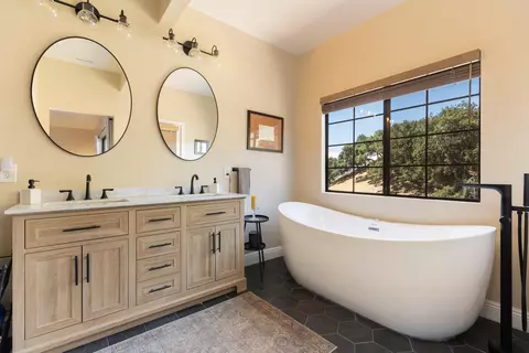 Bath - 702 Hillside Dr, Solvang, CA 93463 photo 1 of 2