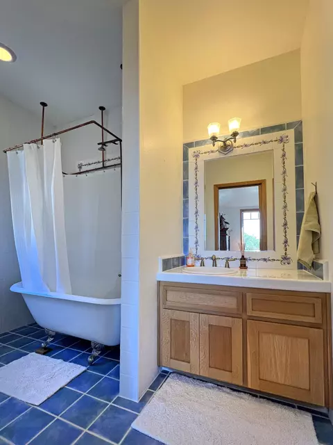 Bath - 3300 Catalina Rd, Lompoc, CA 93436 photo 7 of 11