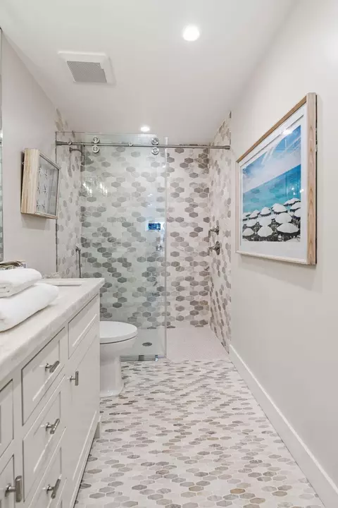 Bath - 43 Seaview Dr, Montecito, CA 93108 photo 5 of 6
