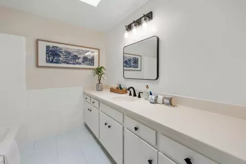 Bath - 7286 Georgetown Rd, Goleta, CA 93117 photo 2 of 2