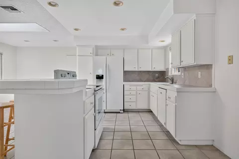 Kitchen - 901 N Z St, Lompoc, CA 93436 photo 5 of 11