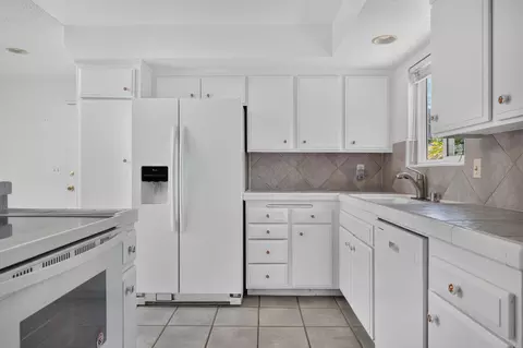 Kitchen - 901 N Z St, Lompoc, CA 93436 photo 6 of 11