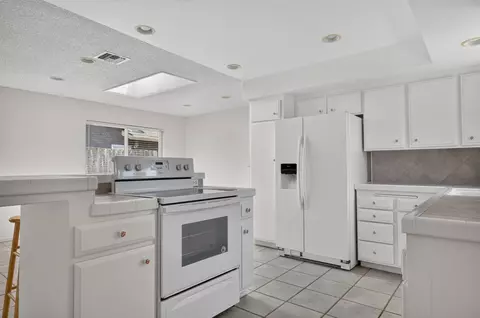 Kitchen - 901 N Z St, Lompoc, CA 93436 photo 4 of 11