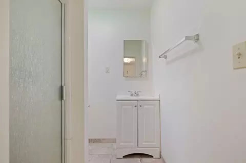 Bath - 4633 9th St, Carpinteria, CA 93013 photo 3 of 3
