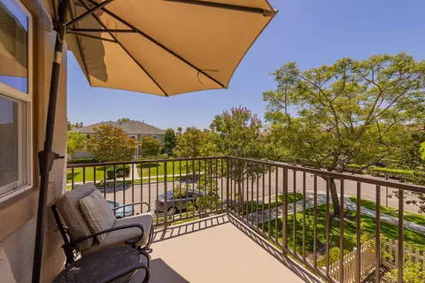 Exterior - 735 Garonne St, Oxnard, CA 93036 photo 5 of 7