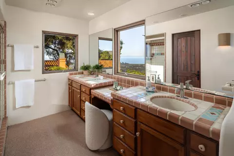 Bath - 7357 Shepard Mesa Rd, Carpinteria, CA 93013 photo 1 of 1
