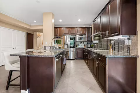 Kitchen - 1506 Seabridge Ln, Oxnard, CA 93035 photo 2 of 3