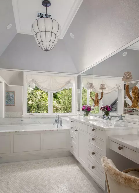 Bath - 1461-1463 Edgecliff Ln, Montecito, CA 93108 photo 1 of 1