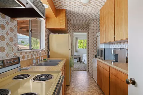 Kitchen - 1663 Shepard Mesa Ln, Carpinteria, CA 93013 photo 3 of 3