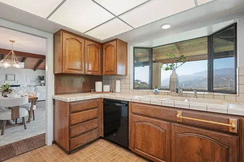 Kitchen - 1663 Shepard Mesa Ln, Carpinteria, CA 93013 photo 2 of 3